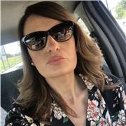 Laureta in Legge. Conseguiti gli ulteriori esami per insegnare diritto ed economia. Ottima conoscenza della lingua, gramatica e letteratura italiana